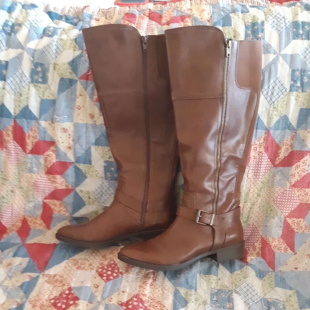 Womens size 11 tall boots with zipper closure